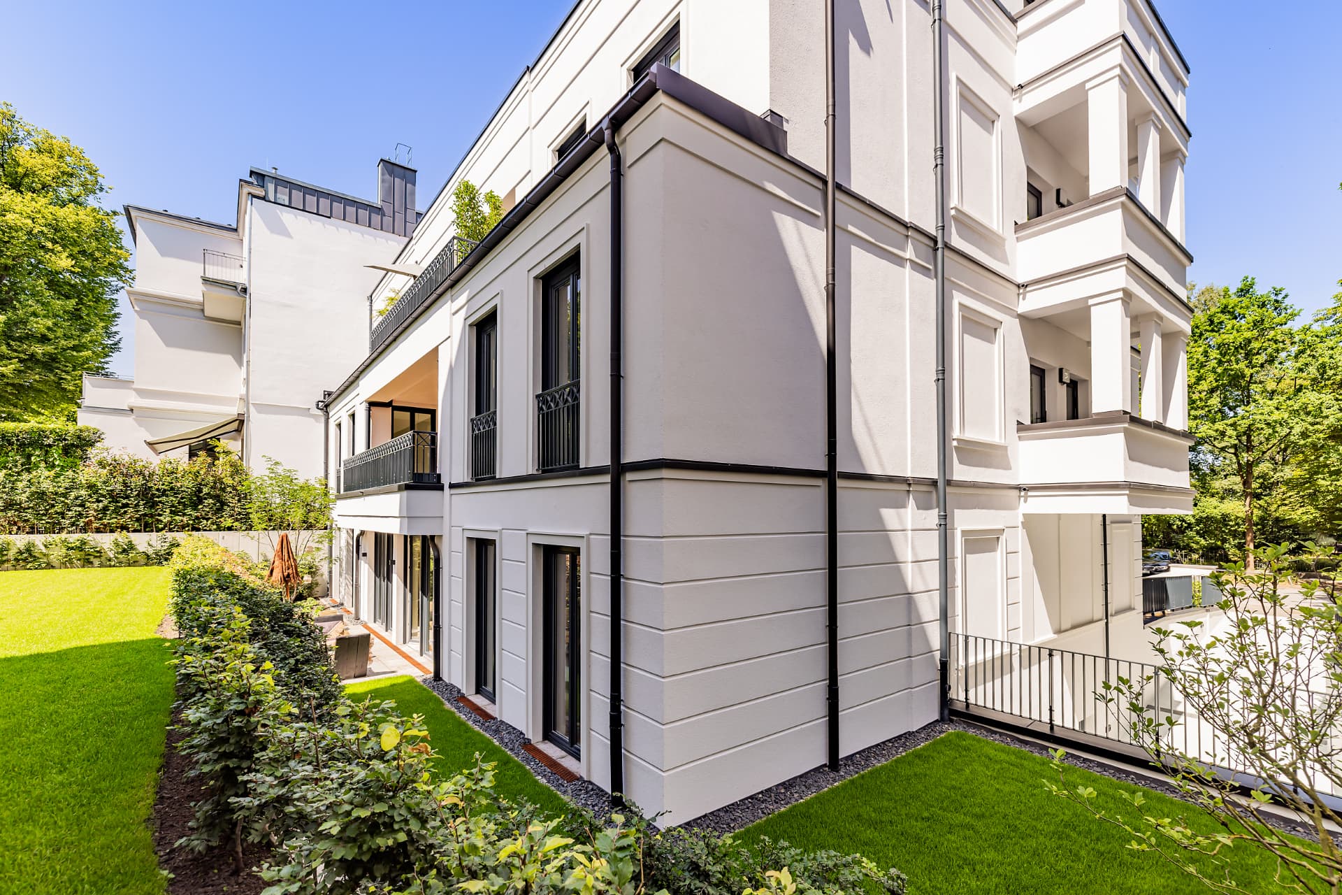 Gartenseite der Stadtvilla Oberstraße 138 mit Balkonen und Terrassen